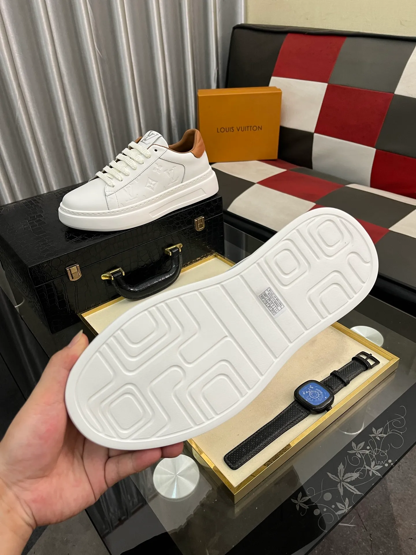 Men's shoes 💰480⌚️⌚️【LOUlS VUlTTON】Louis Vuitton～unique modern sneakers. LV counter purchasing 🏃casual shoes😍😍 Men's 2025 counters are on sale at the same time. The original brand imported from Italy selects first-layer soft cowhide. ➕Special material 🐑Sheepskin lining Size: 38-442⃣️Colors available
